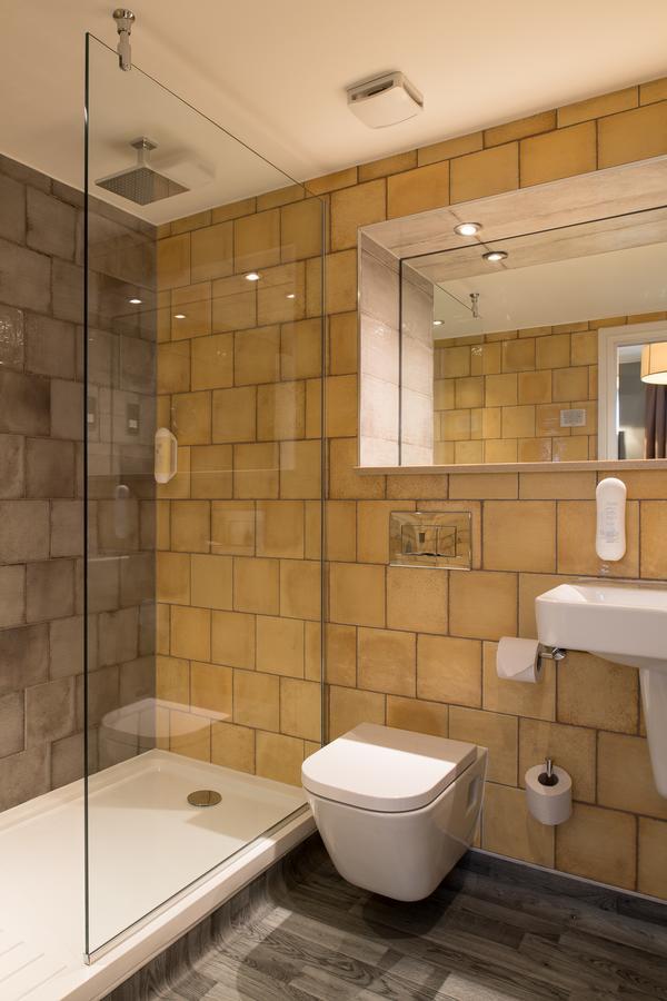 The John Russell Fox Wetherspoon Hotel Andover Bagian luar foto