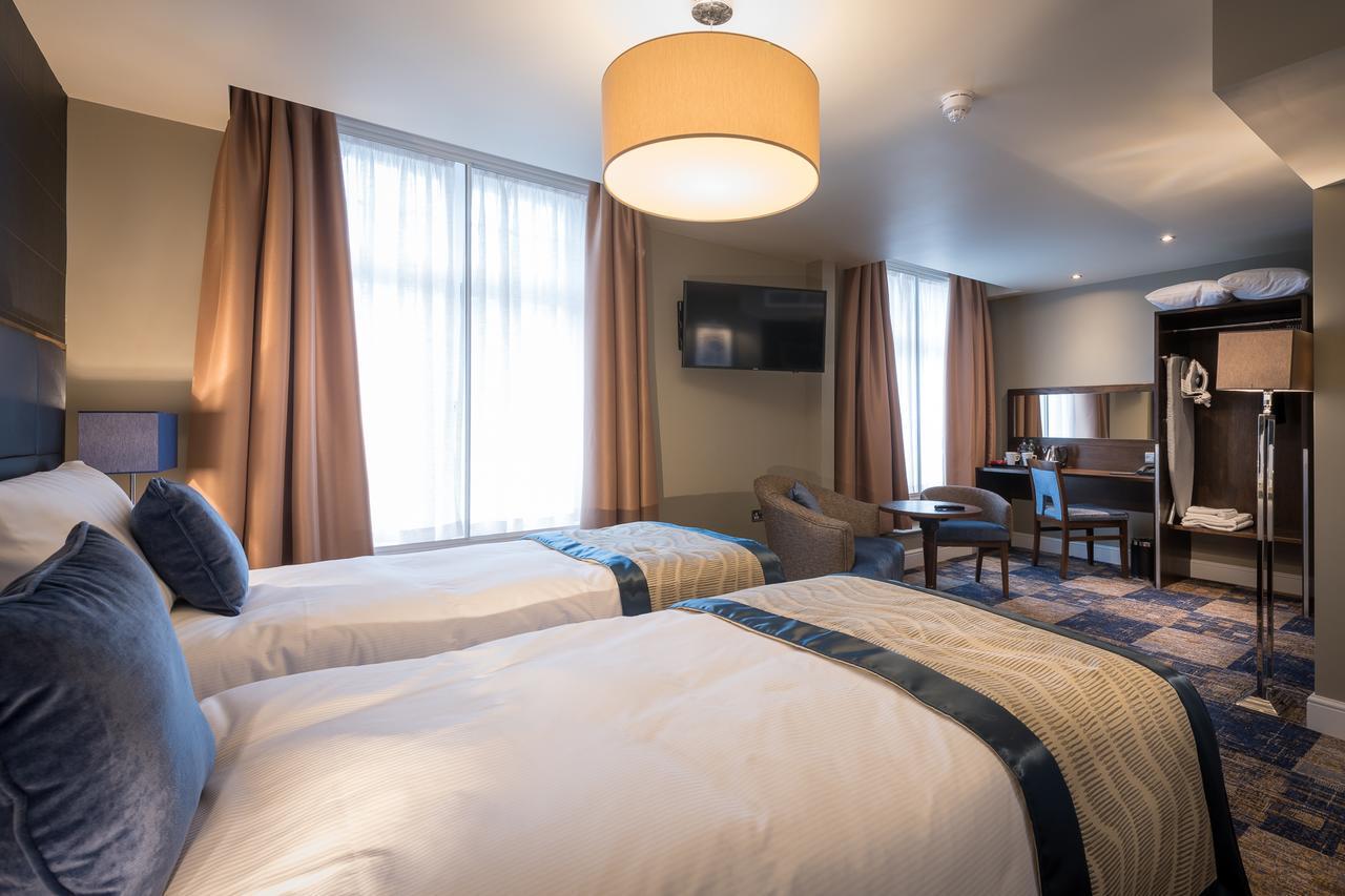 The John Russell Fox Wetherspoon Hotel Andover Bagian luar foto