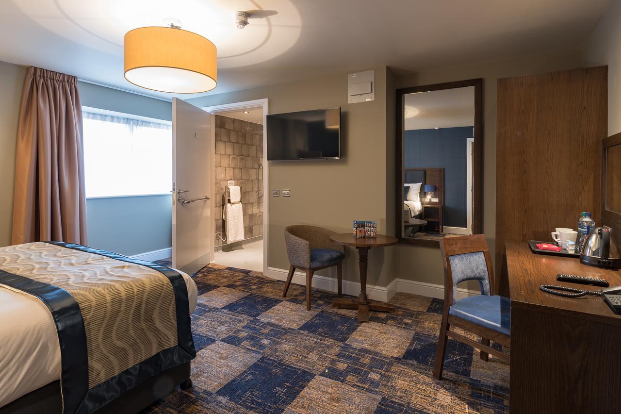 The John Russell Fox Wetherspoon Hotel Andover Bagian luar foto