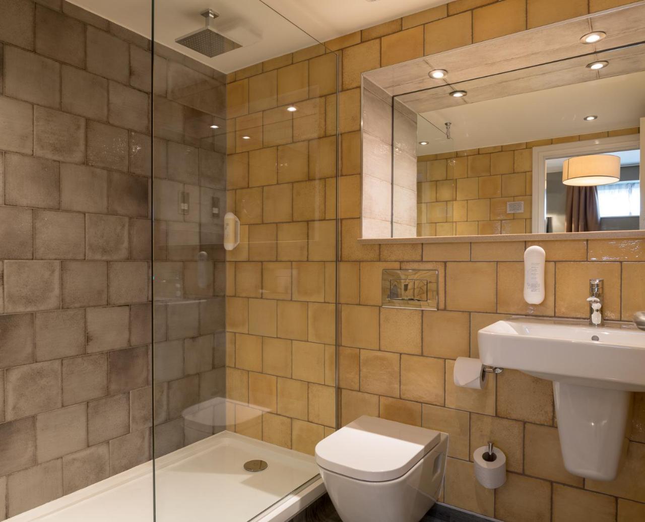 The John Russell Fox Wetherspoon Hotel Andover Bagian luar foto