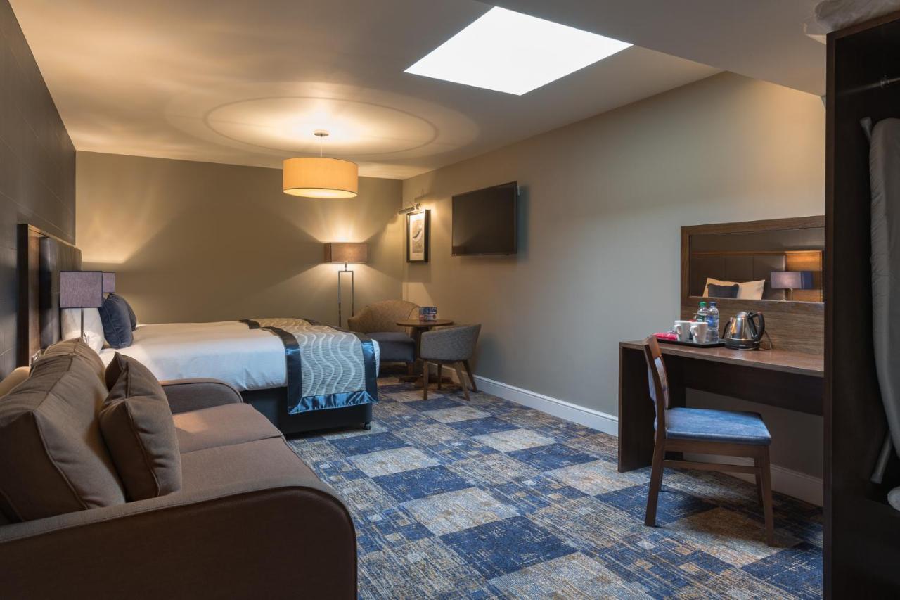 The John Russell Fox Wetherspoon Hotel Andover Bagian luar foto