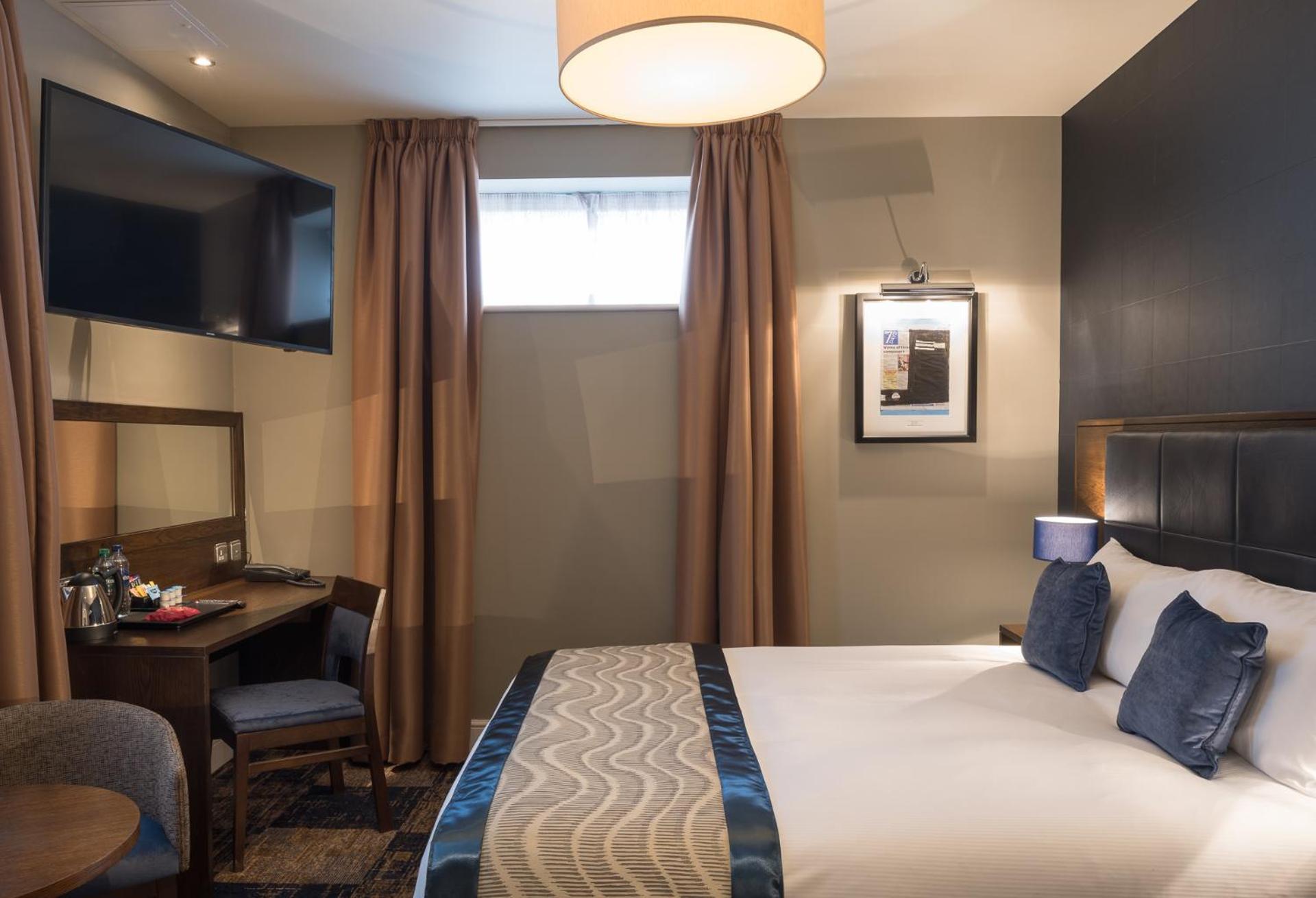 The John Russell Fox Wetherspoon Hotel Andover Bagian luar foto