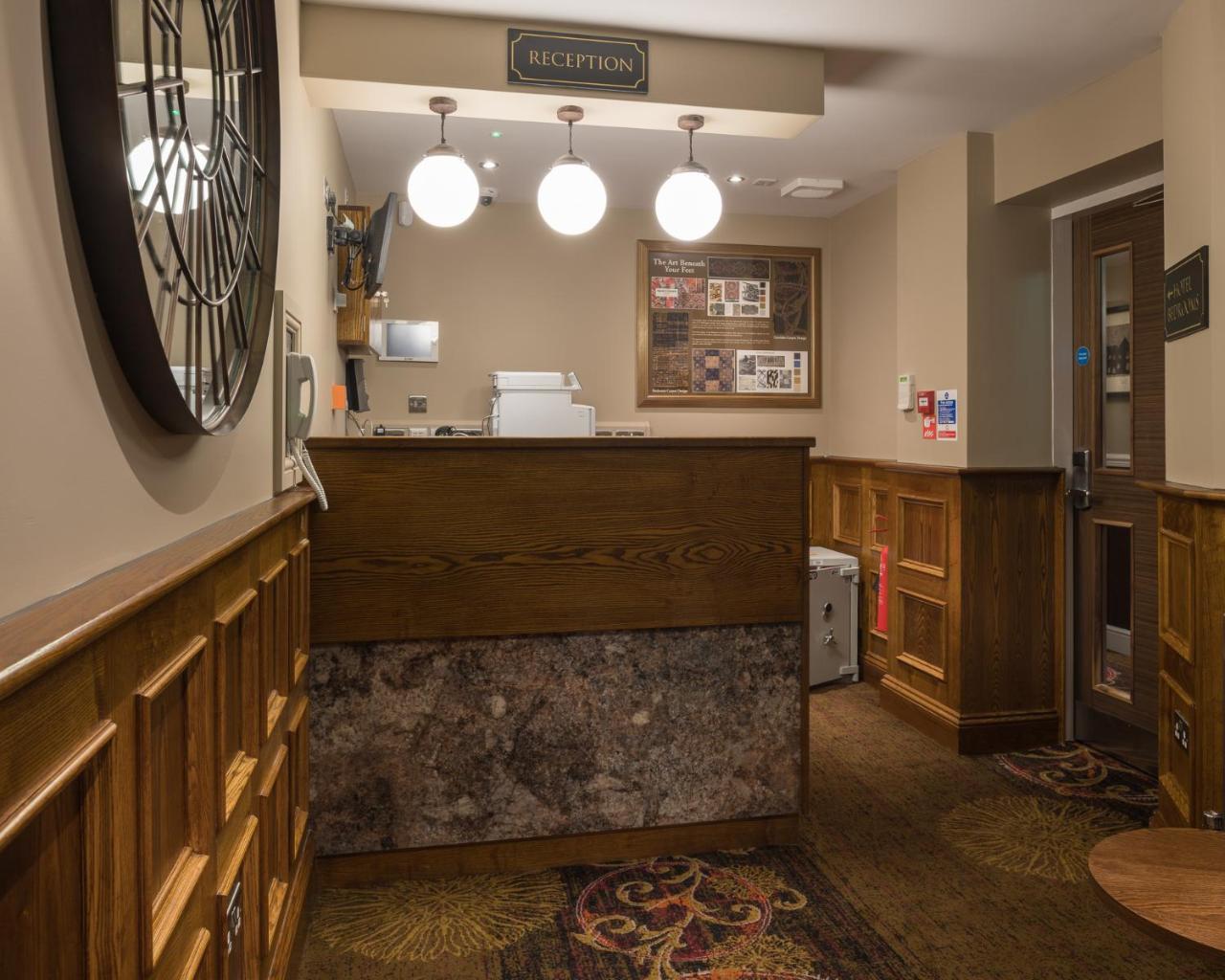 The John Russell Fox Wetherspoon Hotel Andover Bagian luar foto